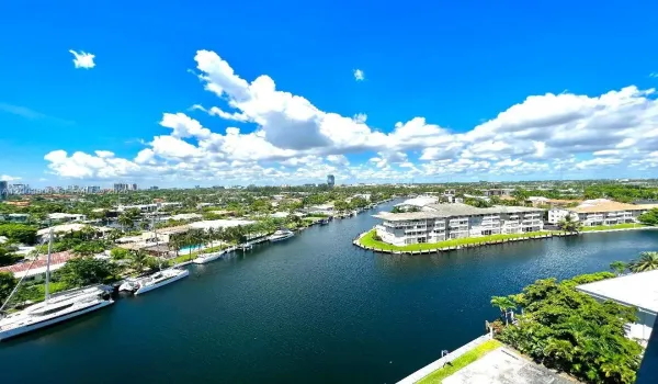 GORGEOUS UNOBSTRUCTED BAYVIEW FROM THE OPEN BALCONY