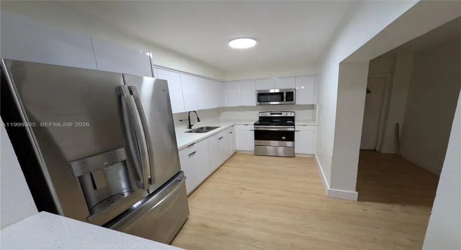 Spacious New Kitchen