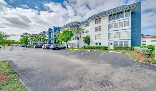 Front Building Main Entrance 4770 NW 21st ST #208, Lauderhill Florida