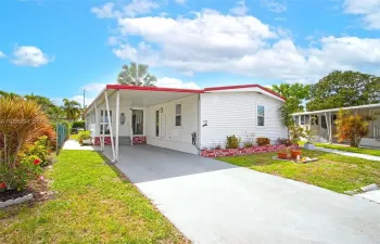 Beautiful entrance and inviting layout in this 3/2 home.