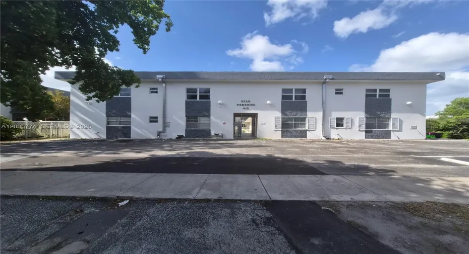 Front entrence - 415 NE 2nd ST - apt 202, Hallandade, FL