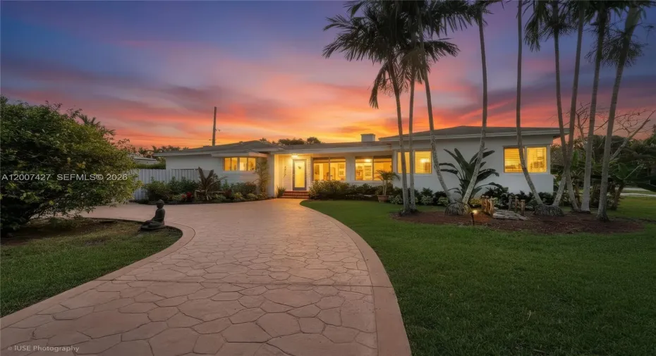 Welcome to 5889 Devonshire Boulevard