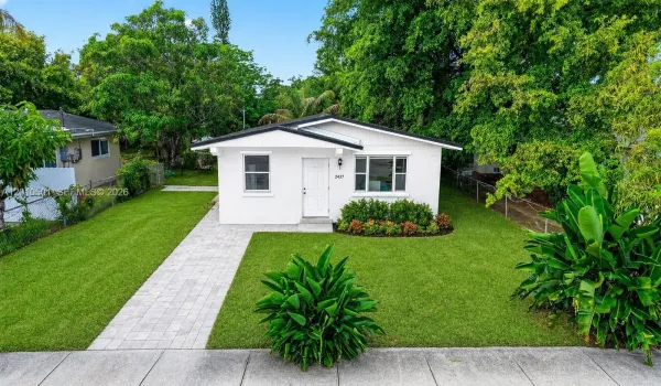 Virtually enhanced. Changed paint, driveway and landscaping.