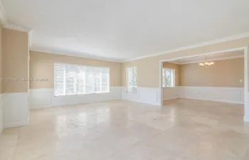 Beautiful marble floors and spacious full of light social areas