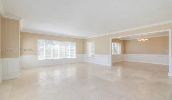 Beautiful marble floors and spacious full of light social areas