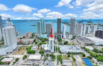 Prime location in the heart of Downtown Miami&mdash;steps from Bayside Marketplace, Margaret Pace Park, and the Bayfront. Enjoy skyline views and proximity to Brickell, Edgewater, and the Arts District.