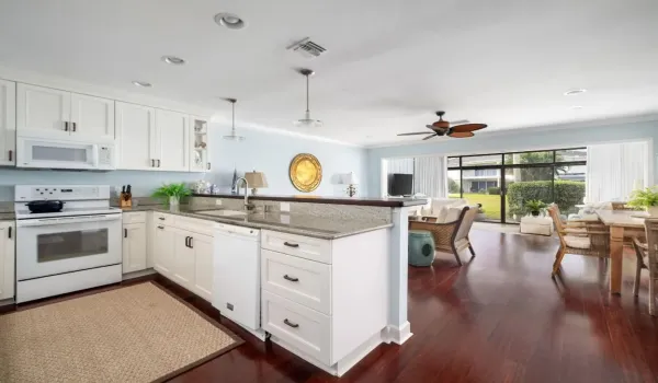 6-web-or-mls-300 Harbour Dr 201E-6