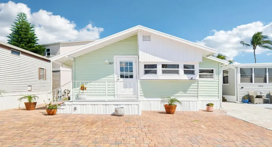 1-web-or-mls-Nettles Blvd-27032025-001
