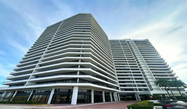 Lake Point Tower - Old Port Cove