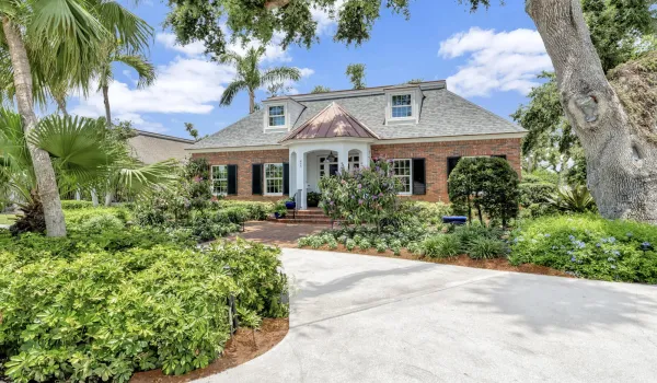 Welcome to Charleston Square