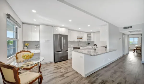 BEST UNIT IN THE BEST SECTION. PRIME WATERFRONT LOCATION.