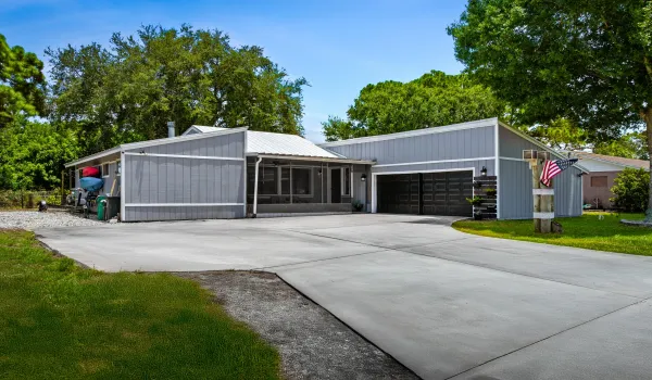 5900 Raintree Trail