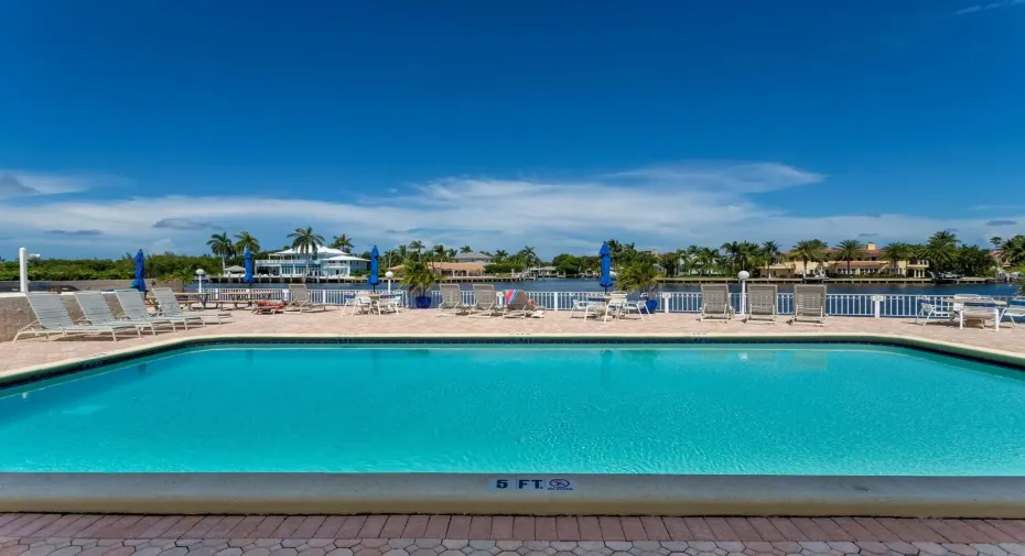 beautiful pool snug - Copy - Copy - Copy