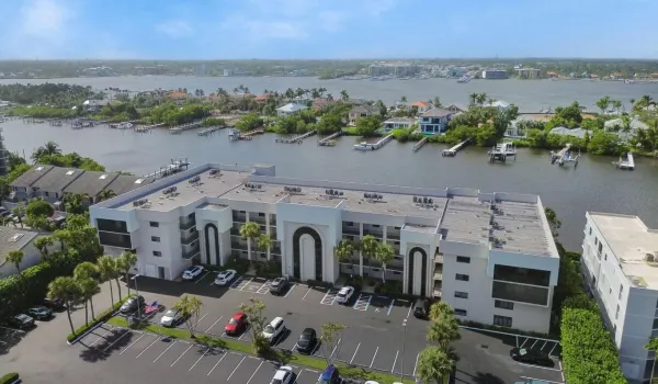 Lakewood at Palm Beach Condominium