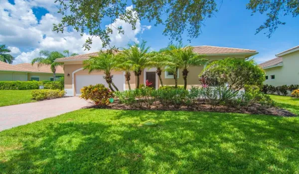 LAKEFRONT 3 BEDROOM, 3 BATH COURTYARD HOME WITH SHADED FRONT YARD