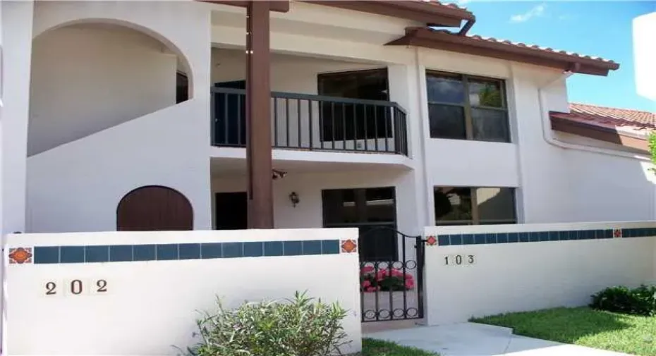 montego front porch