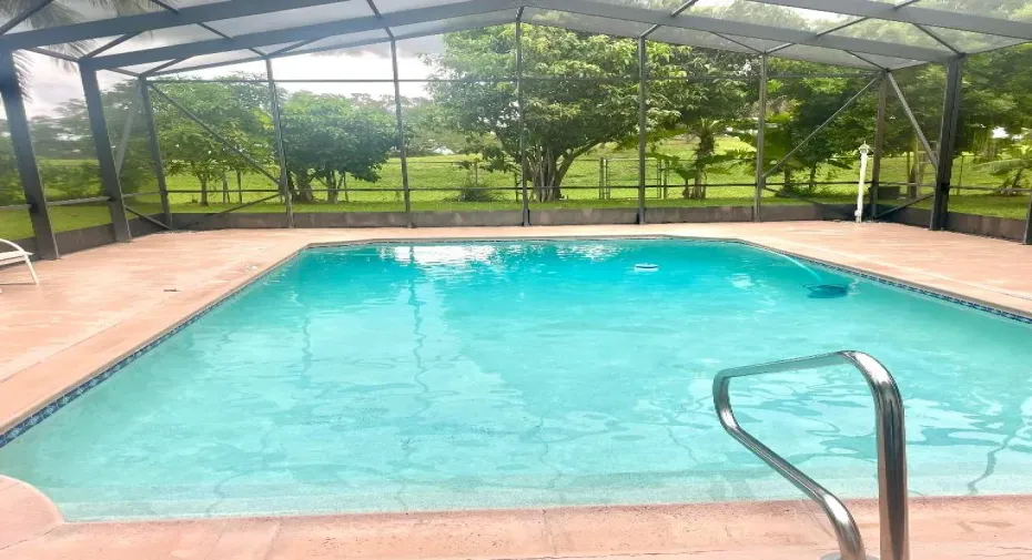 Screened pool