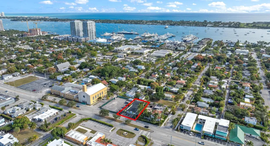 You are minutes from world class restaurants, shopping and Palm Beach