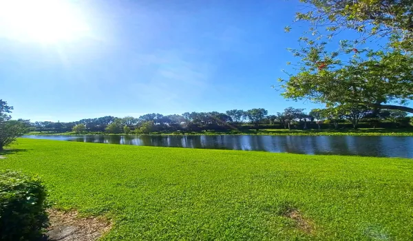 *Lakeview* Renovated 3 BD/ 2Bth + Assigned Covered Parking Space