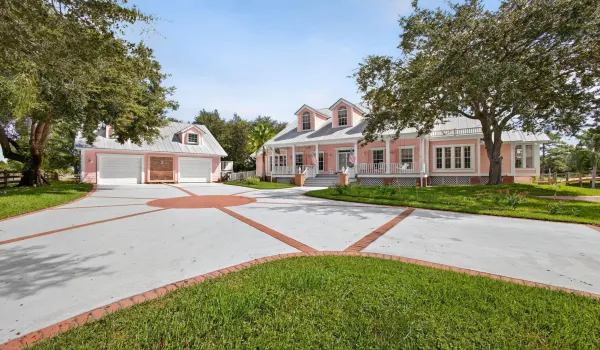 Front of Structure - Ample parking with this expansive driveway