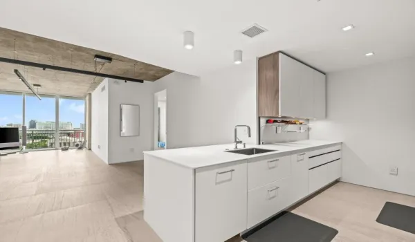 Kitchen/Entryway