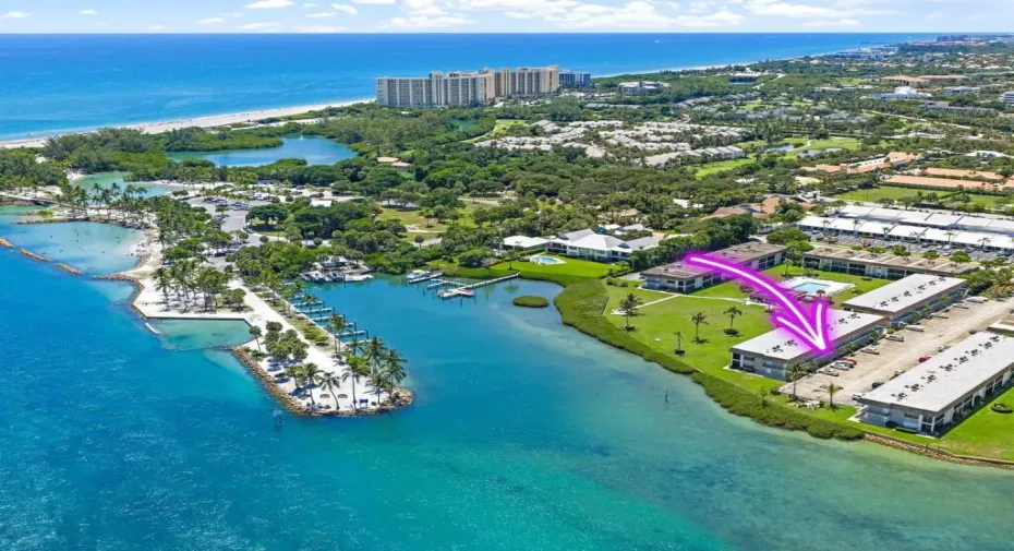 Located directly on the Intracoastal blue water