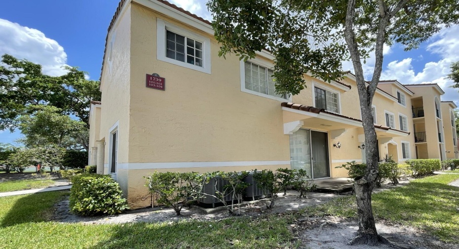 1739 Village Boulevard Unit 101, West Palm Beach, Florida 33409, 3 Bedrooms Bedrooms, ,2 BathroomsBathrooms,Condominium,For Sale,Village,1,RX-10911521