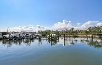 OAK HARBOUR MARINA