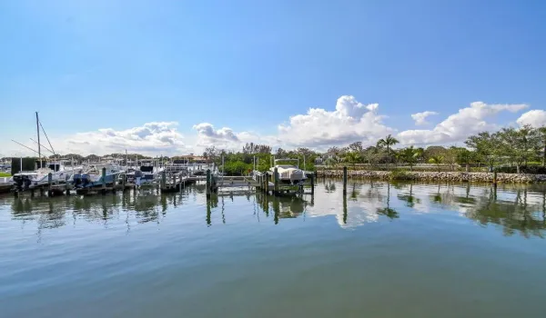 OAK HARBOUR MARINA