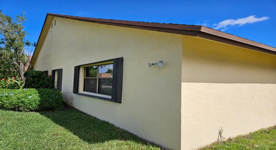 503 Springdale outside