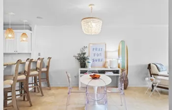 DINING/BREAKFAST BAR