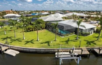 Don't miss this Boaters Paradise! 160' Seawall