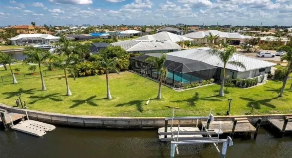 Don't miss this Boaters Paradise! 160' Seawall