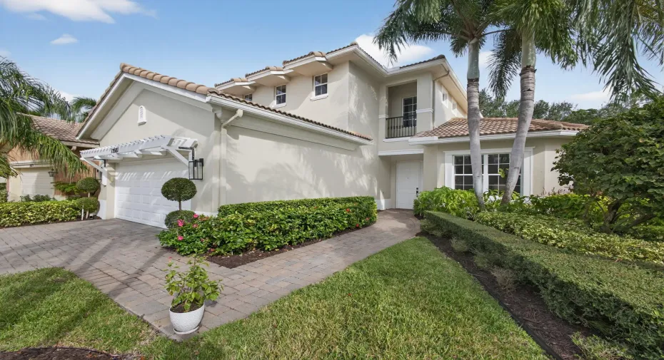 Paloma is a highly desirable gated community centrally located in Palm Beach Gardens. Enjoy a prime location—just minutes from pristine beaches, championship golf, luxury shopping, fine dining, and top-tier tennis and pickleball clubs.