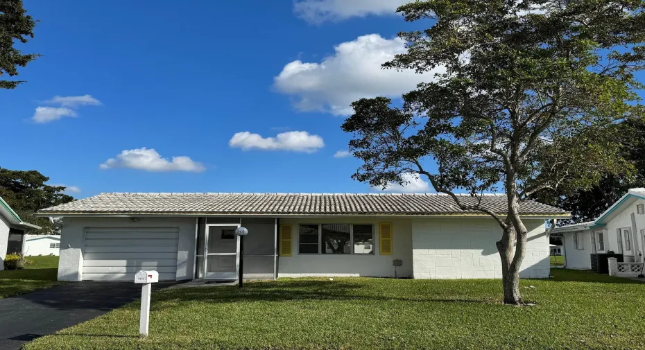 LAUDERDALE WEST-LAKEVIEW MODEL *****ON THE WATER**** 2 BEDROOM/2 BATH