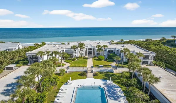 DIRECT OCEAN FRONT 2300 SQ FT CONDO