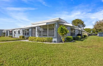 Corner unit with ample greenspace
