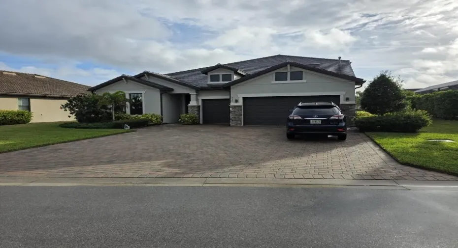 01-Executive Home Rental