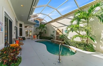 Courtyard-Pool