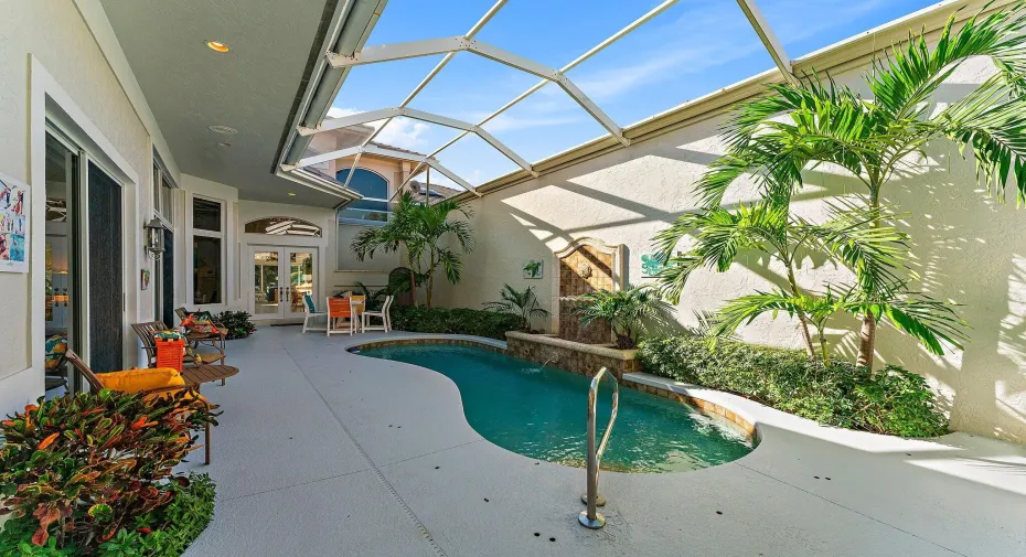 Courtyard-Pool