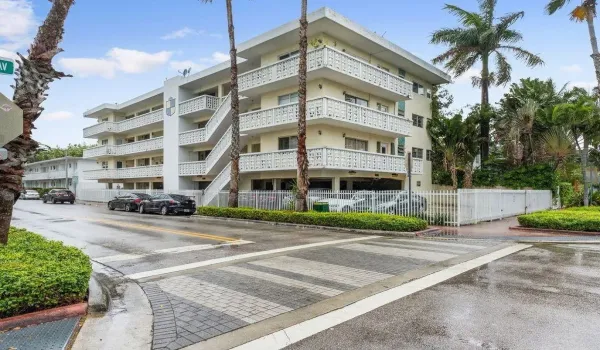 Corner elevator buidling on Euclid blocks to Ocean drive