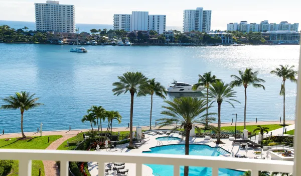 East Lake Boca - Ocean Views *Note- Pool is Mizner Grand*