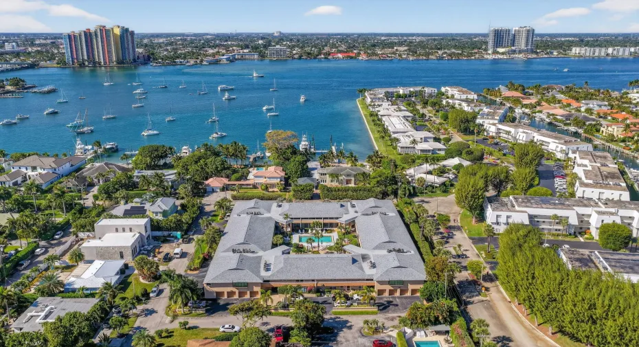 Beautiful Courtyard Condominum on Singer Island