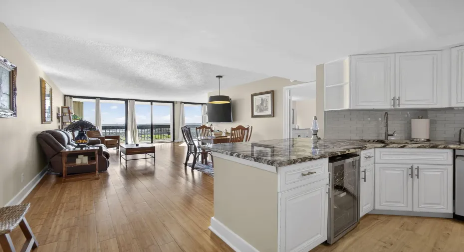 OPEN KITCHEN