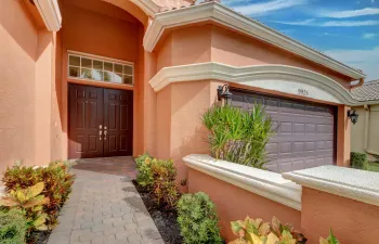 9925 Courtyard Entry