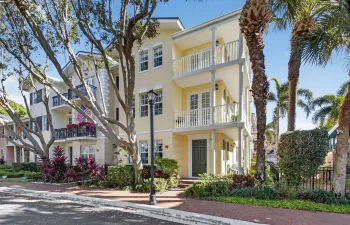 1037 W Heritage Club Exterior