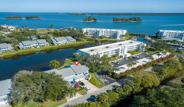 2Bed 2Bath 1Car Garage Lakefront 2nd Floor Condo Corner Condo Unit