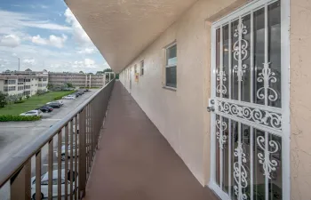 711 Lori Dr 408 Palm Springs-large-023-0