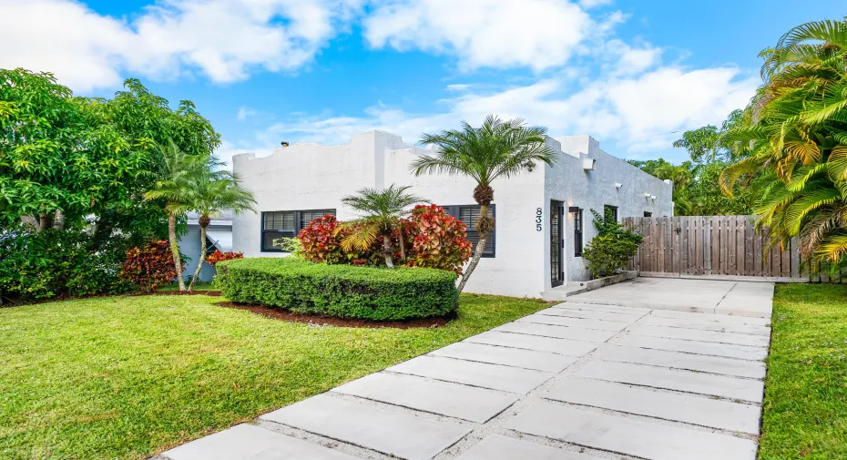 1925 Charming Flamingo Park exterior then step inside to a modern world