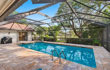 Large Screened-in Pool